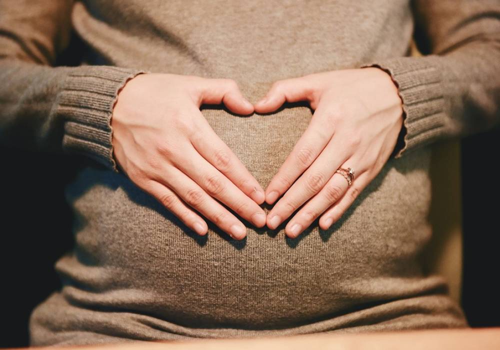 5 expert tips to ease pregnancy back pain