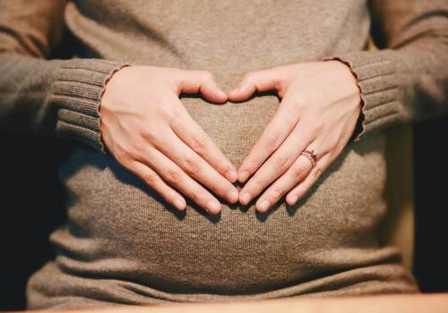 5 expert tips to ease pregnancy back pain